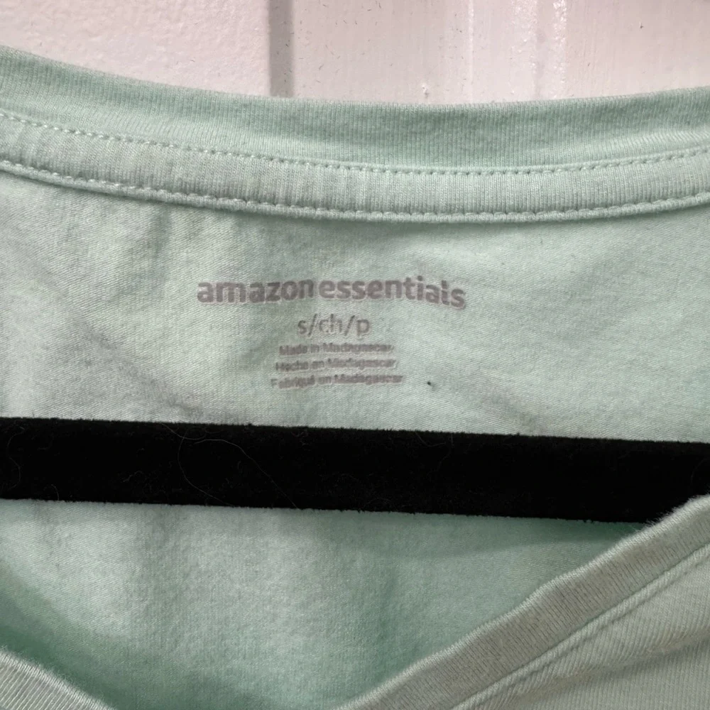 ⭐️Lot of 4 t-shirts in size S - Picture 6 of 9